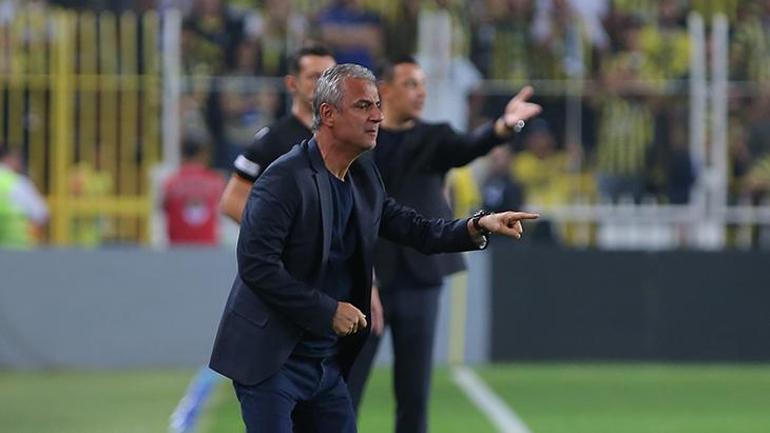 Fenerbahçe tribünlerinden İsmail Kartal'a sevgi gösterisi! Bu sezon bir ilk
