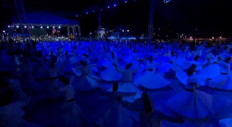 Ayasofya Meydanı’ndaki semazen gösterisi büyüledi