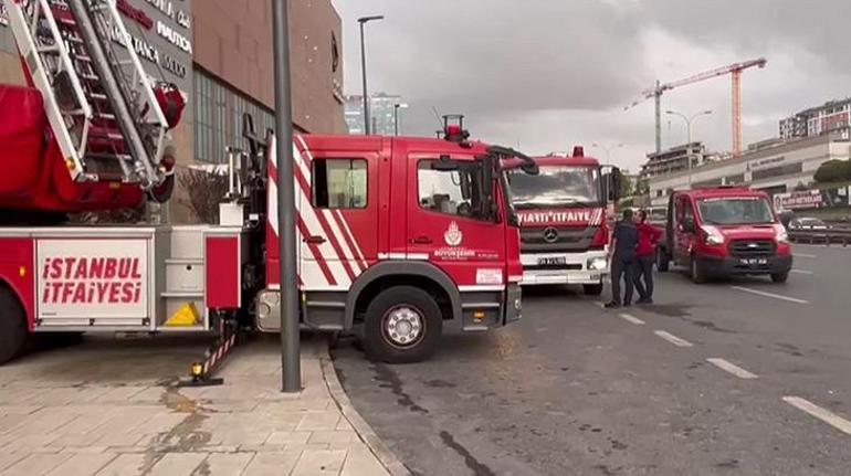 İstanbul'da AVM'de çıkan yangın paniğe neden oldu