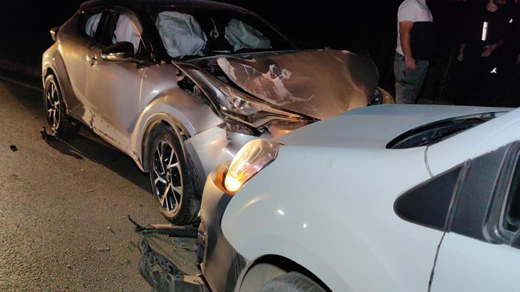 Bursa’da hafif ticari araç ile otomobil çarpıştı: 6 yaralı