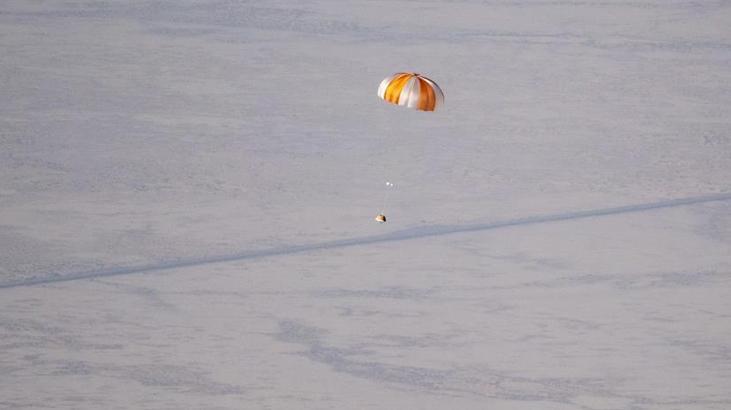 Dünya merakla bekliyordu! ‘Bennu’dan örnek toplayarak döndü