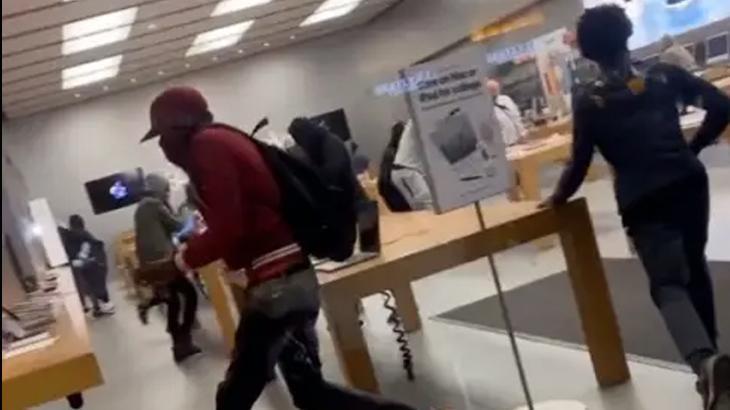 Apple mağazasında rezalet! Ne var ne yoksa yağmaladılar