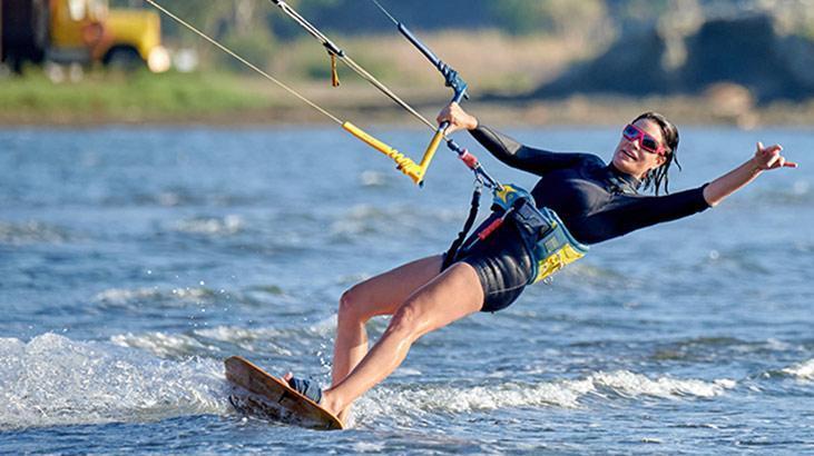 Ayça Varlıer’in kitesurf keyfi