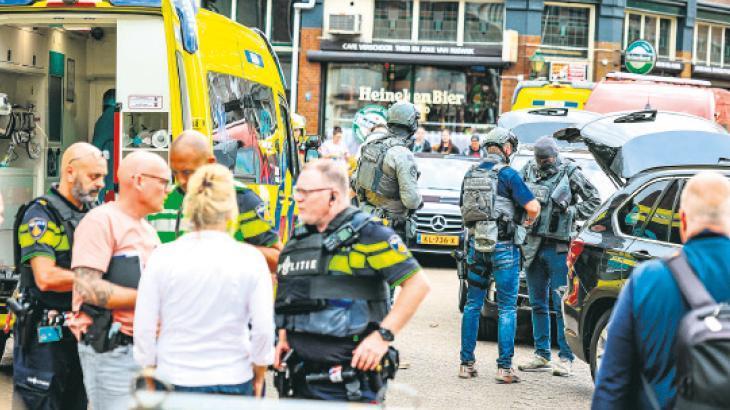 Hollanda’yı sarsan çifte saldırı: 3 ölü