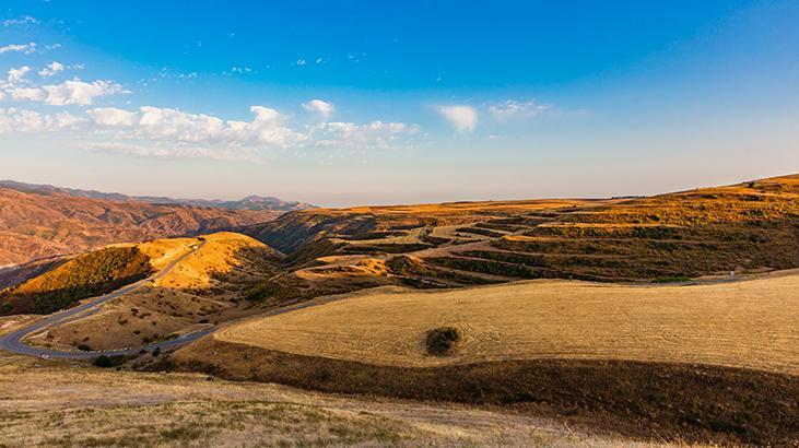 Azerbaycan ordusu Karabağ’da 500’e yakın cesedin kalıntılarını buldu