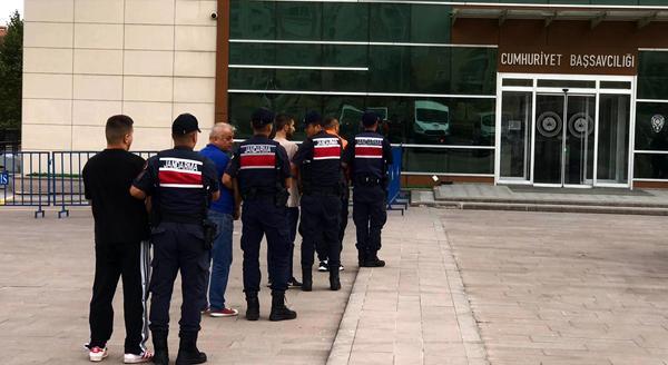 Tekirdağ'da tarlada göçmen kovalamacası: 122 kaçak yakalandı