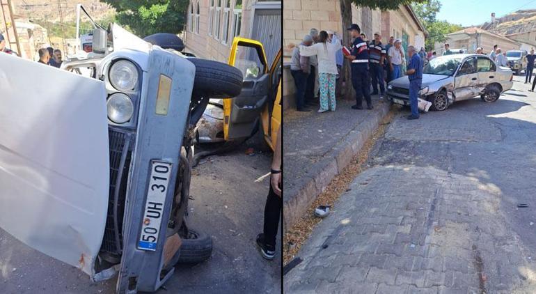 Minibüs, park halindeki 6 araç ve yayalara çarptı! Ölü ve yaralılar var