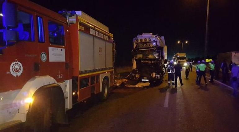 Edirne'de 2 TIR çarpıştı! 1 kişi hayatını kaybetti