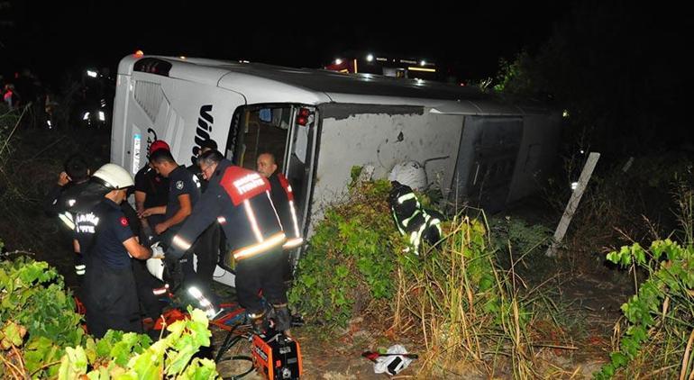 Yolcu otobüsü bağa uçtu! 1'i hamile 15 kişi yaralandı