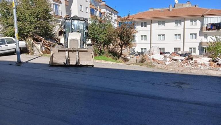 Gecekondunun yıkımında gerginlik! Kepçe operatörü pompalı tüfekle vurdu