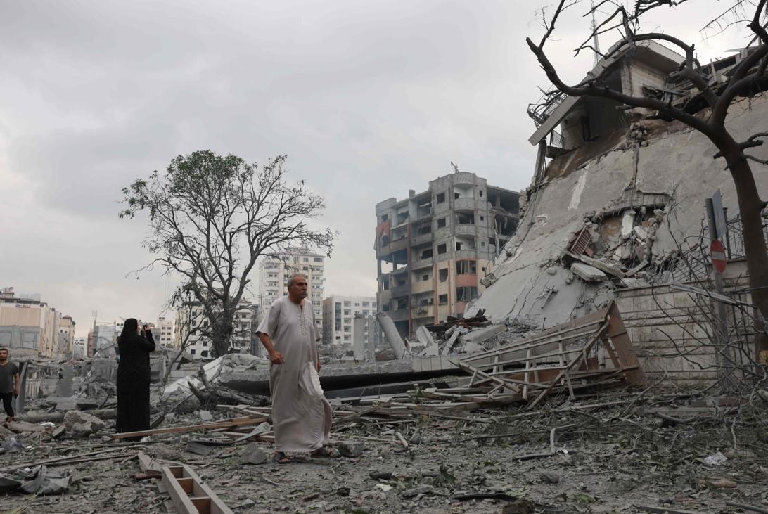 Gazze'ye hedef gözetmeden atış! Korkunç manzara gün ağarınca ortaya çıktı