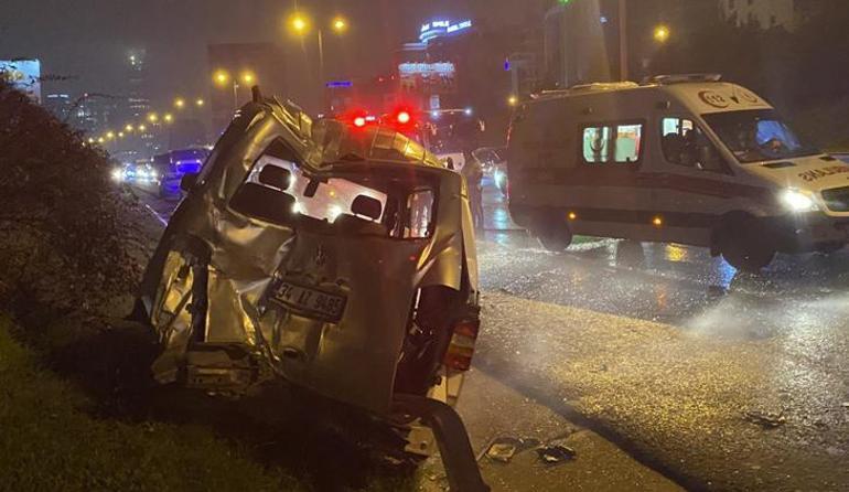 Ataşehir'de İETT otobüsü minibüse çarptı