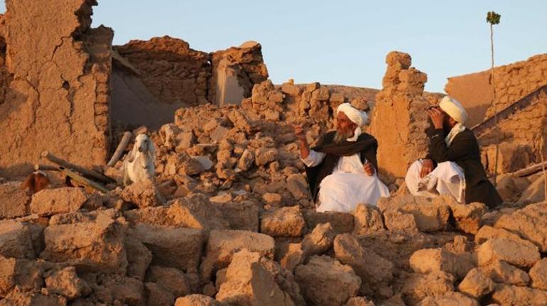 Afganistan’da 6.3 büyüklüğünde deprem! Çok sayıda can kaybı var