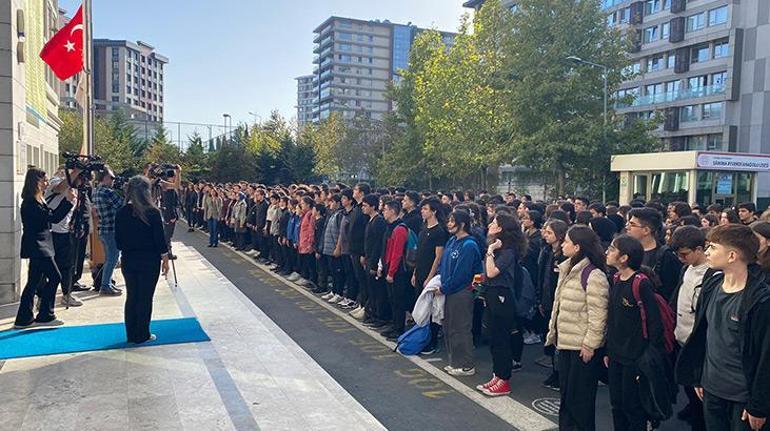 Okullarda Filistin'de hayatını kaybedenler için saygı duruşu