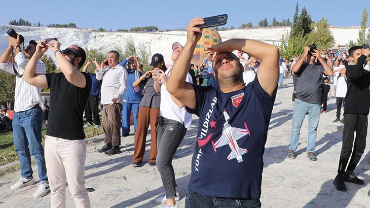 Pamukkale'de Türk Yıldızları'ndan nefes kesen gösterisi