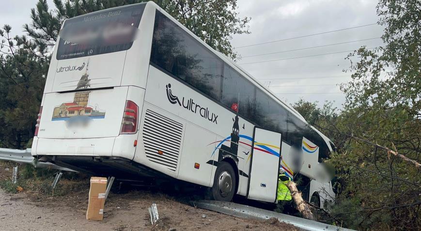 Bursa’da yolcu otobüsü şarampole uçtu! Yaralılar var