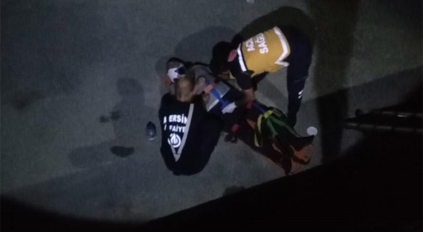 Otomobilini tamir etmek isterken kendini 3 metrelik menfezde buldu