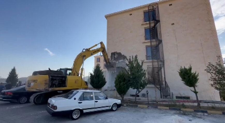 Şanlıurfa’da izinsiz yapılan ‘ucube’ otelin yıkımında gerginlik