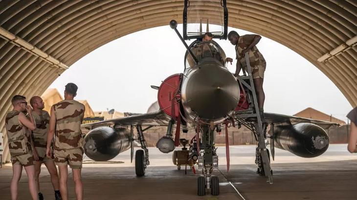 Fransa, Nijer’de görev yapan askerlerini geri çekmeye başladı