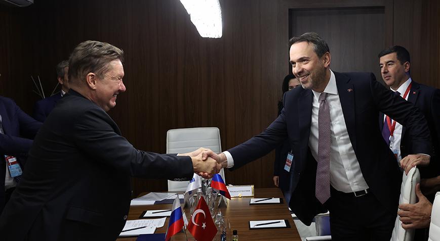 Bakan Bayraktar’tan Rusya’da ikili görüşmeler