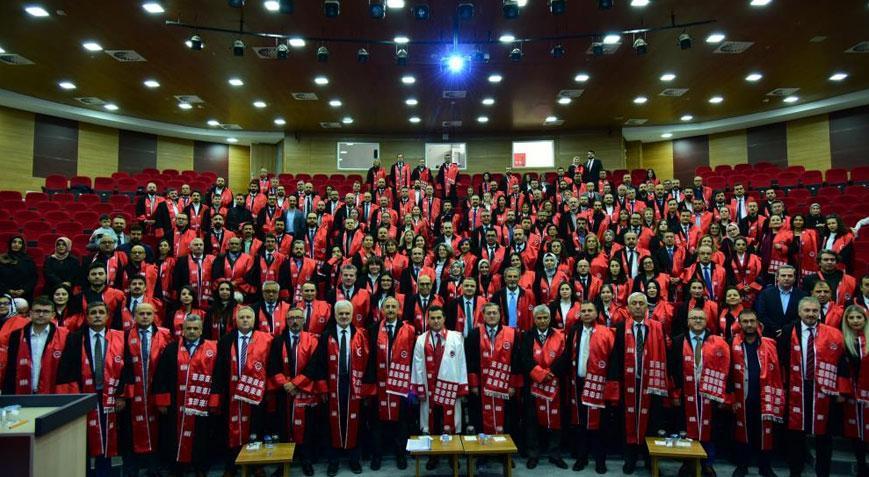 Kastamonu Üniversitesi’nde tören! 356 öğretim üyesi cübbelerini giydi