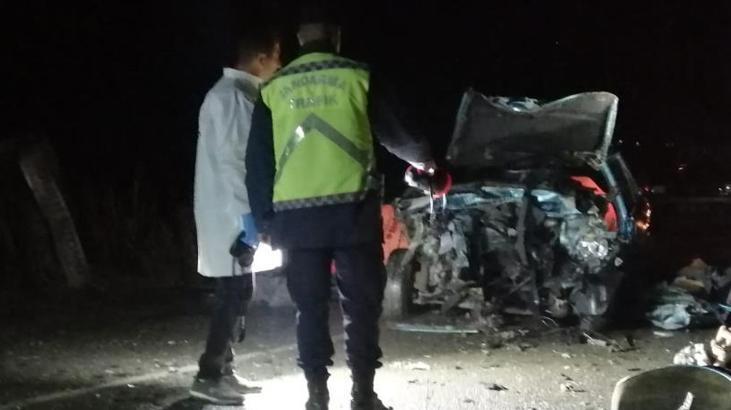 Otomobil ile kamyonet çarpıştı! 1’i çocuk 3 kişi hayatını kaybetti