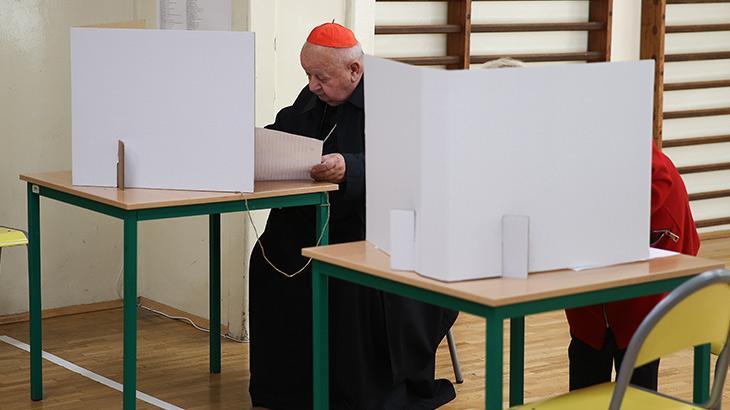 Polonya’da seçim! Halk sandık başında