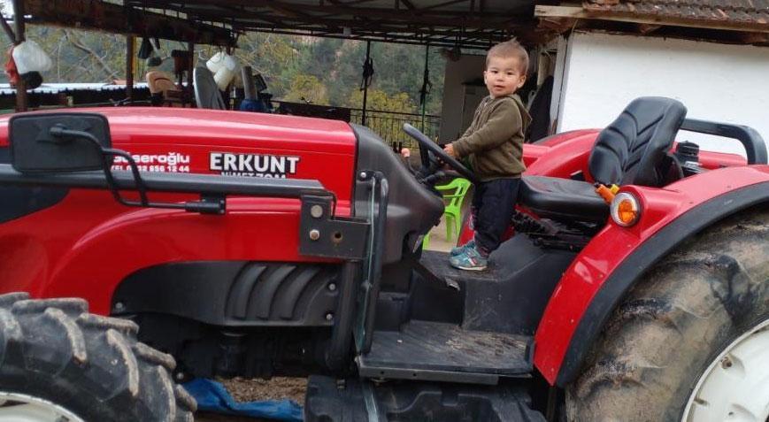 Babasının kullandığı traktör çarptı! 23 aylık bebek ağır yaralandı