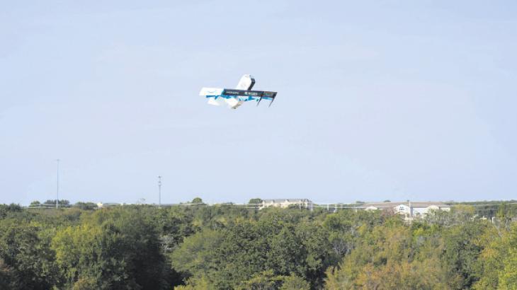 Bak drone’lar geliyor, selam veriyor…