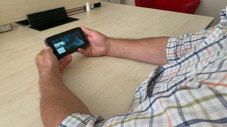 Mesaide film izledi, hem işten hem tazminattan oldu