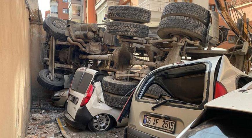 Beton mikseri dehşet saçtı! 4 araç kağıt gibi ezildi