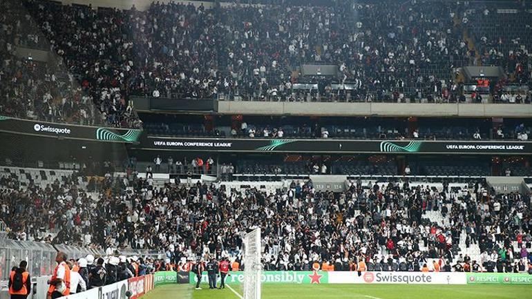 Öfkeli Beşiktaş taraftarı stadı uzun süre terk etmedi! İbrahim Üzülmez devreye girdi