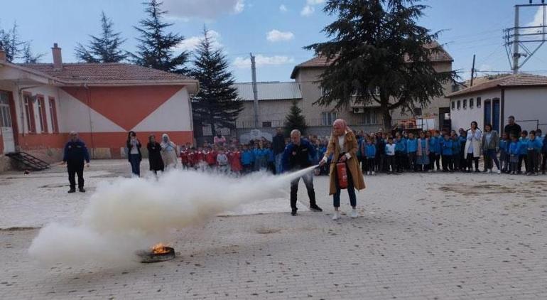 AFAD’dan ilkokul öğrencilerine deprem ve yangın tatbikatı