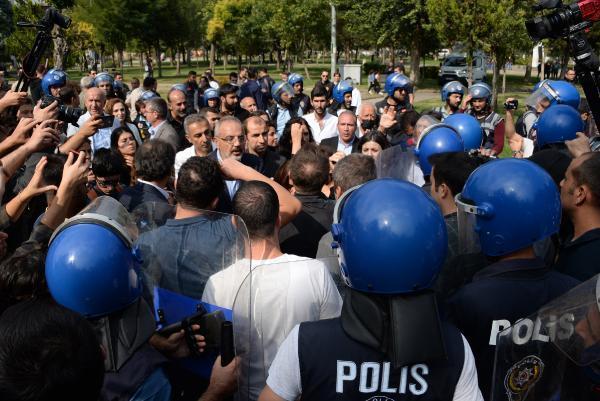 Diyarbakır'da gerginlik! Emniyet amirinden Yeşil Sol Parti milletvekiline: Saldırının sorumlusu kim?