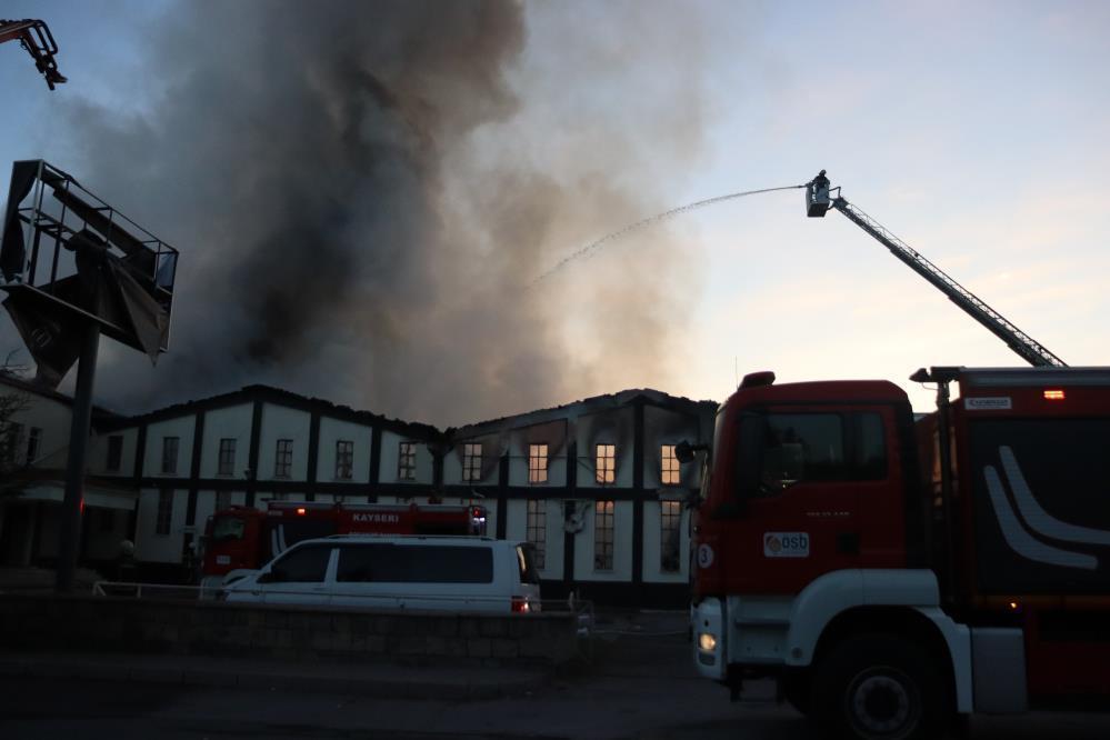Kayseri'de büyük yangın! Alevler gökyüzünü kapladı