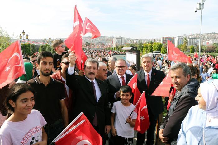 Cumhuriyet'in 100’üncü yılında SOLOTÜRK'ten selamlama uçuşu
