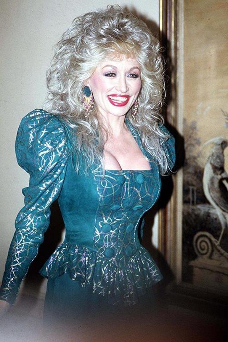 Dolly Parto 80'lerden beri makyajla uyuyor: Kocama cadı gibi görünemem!