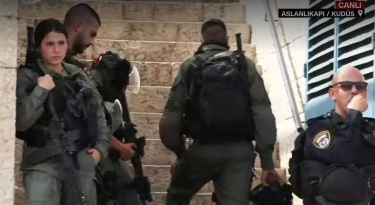 İşgal altında üçüncü cuma! İsrail polisi gaz bombaları ile Filistinlilere müdahale ediyor