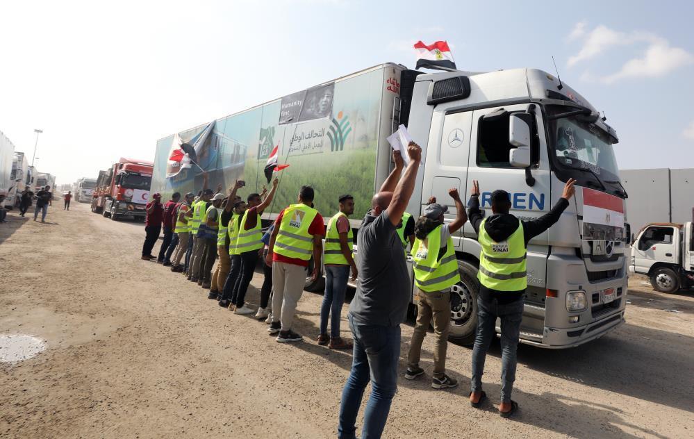 Refah Sınır Kapısı’ndan 17 TIR'lık konvoy geçti