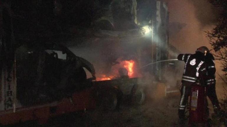 Tuzla'da TIR alev alav yandı! 'Patlama sesi ile dışarıya çıktık'
