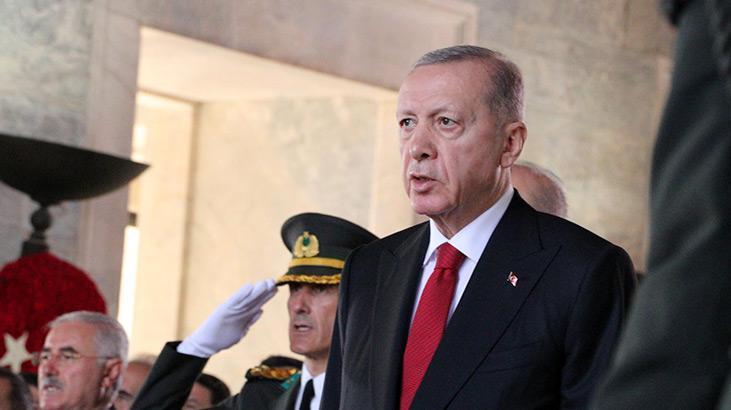 Erdoğan, Anıtkabir Özel Defteri'ni imzaladı: Cumhuriyetimiz emin ellerdedir