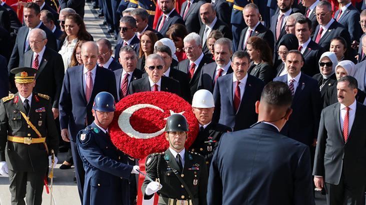 Erdoğan, Anıtkabir Özel Defteri'ni imzaladı: Cumhuriyetimiz emin ellerdedir