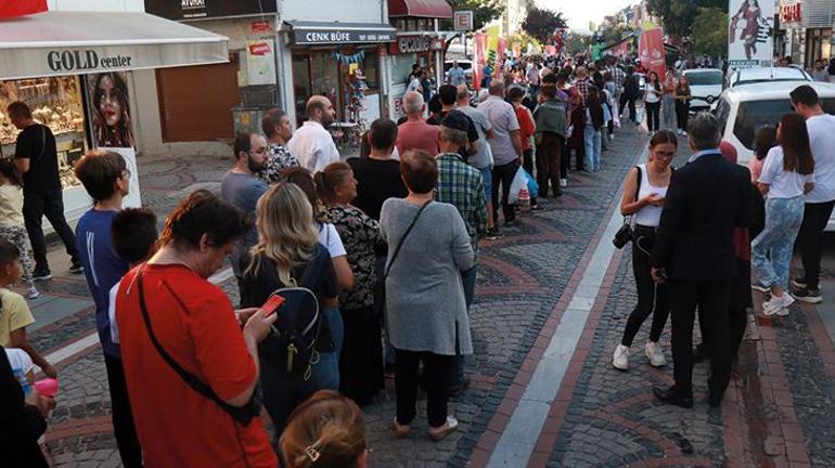 Edirne'de metrelerce kuyruk havadan görüntülendi! 1 ton ciğer dağıtıldı