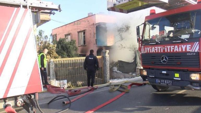 İstanbul'da D-100 Karayolu'nda trafiği kilitleyen yangın