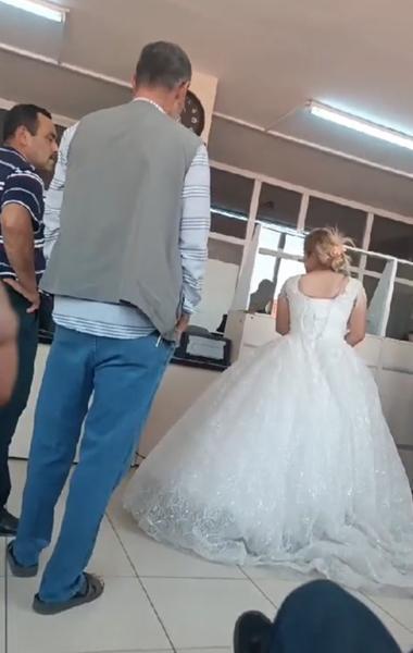 Adana'da ilginç olay! Düğünden önce gelinliğiyle notere gitti