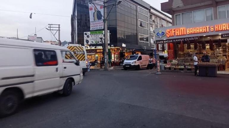 İzmir'de şakalaşan 2 çocuk otomobilin altında kaldı