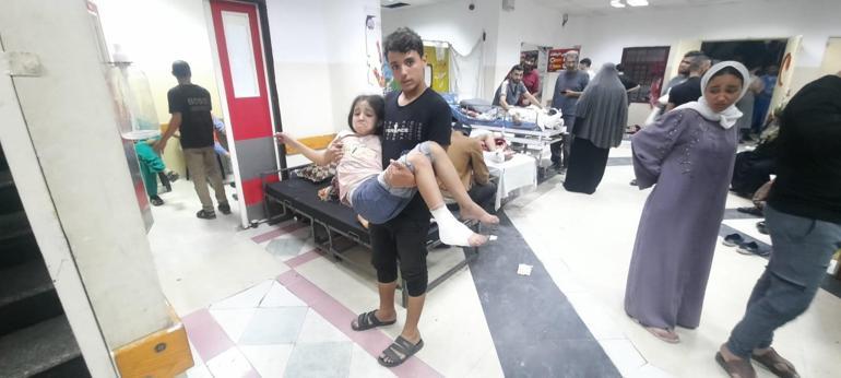 İsrail Gazze'de hastane vurmaya devam ediyor: En az 6 ölü