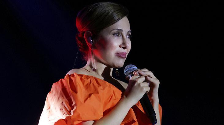 Zuhal Olcay’ın gözyaşları! ‘Bu dünyada insanlar acı çekiyor’