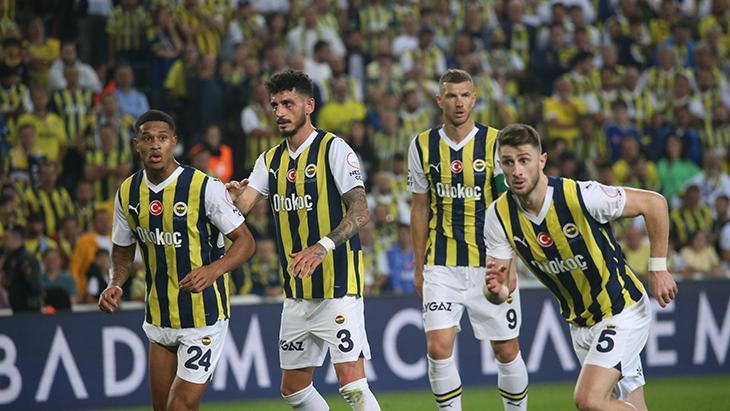 Fenerbahçeli oyuncuya eleştiri: Bir daha forma şansı bulabileceğini düşünmüyorum