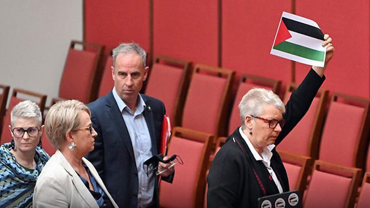 Yer: Avustralya parlamentosu! ‘Korkaksınız’